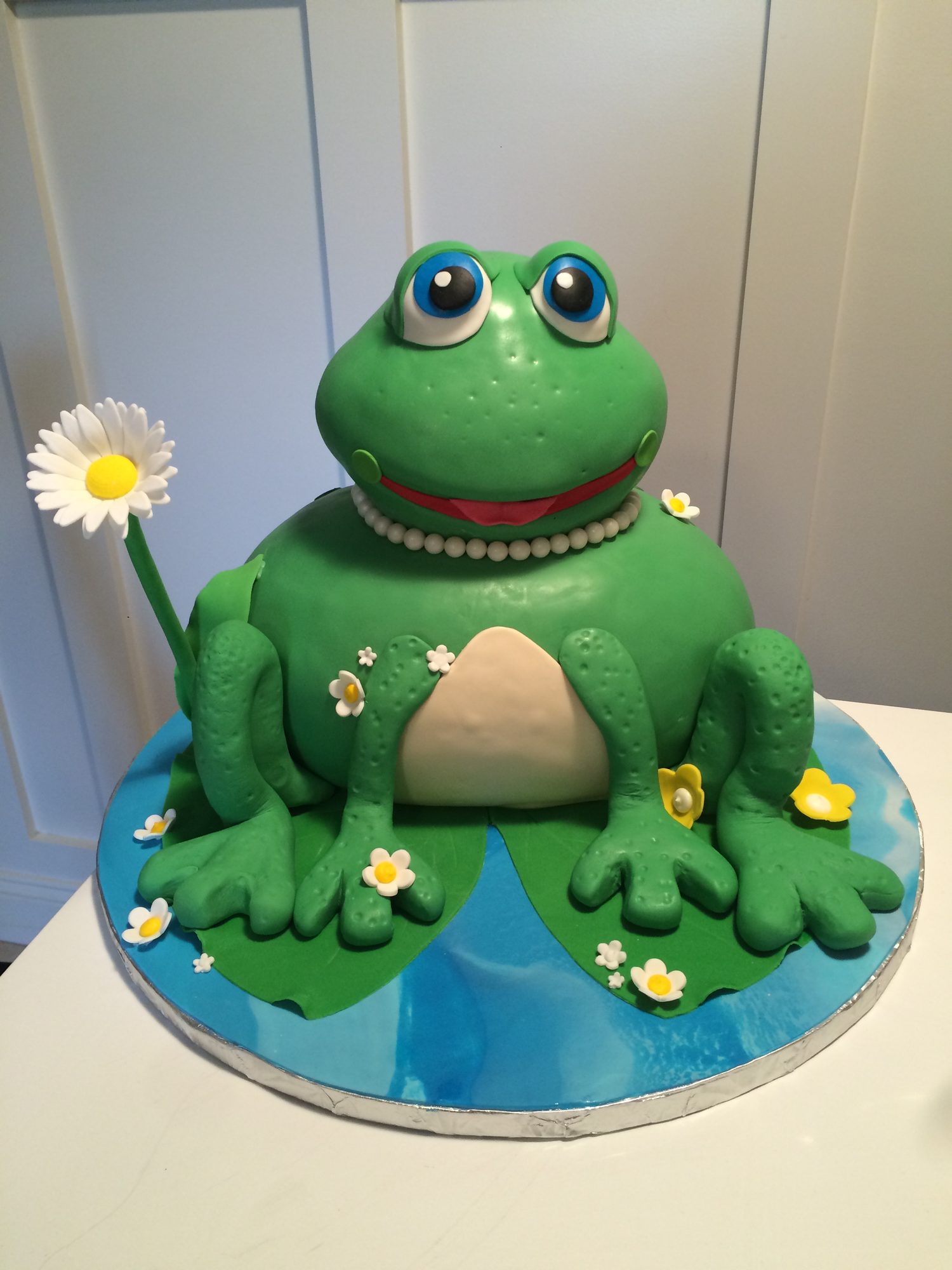Sculpted 3D frog cake on a lily pad